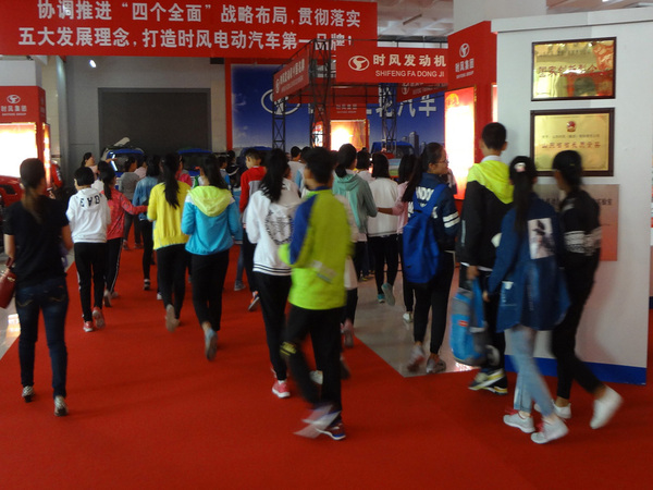 县尝试幼学部门幼学生来壹号娱乐科技展厅发展科普日活动